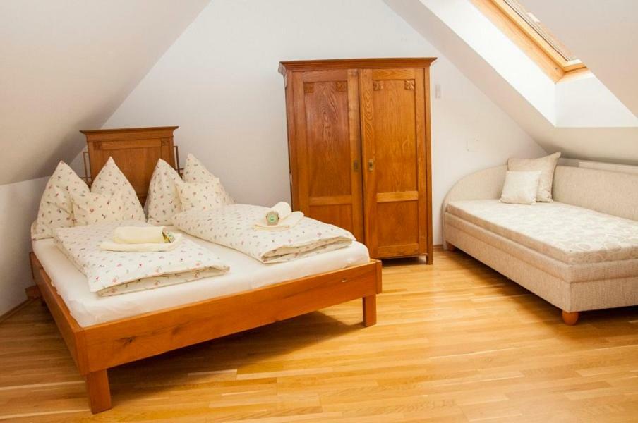 Biohof - Familie Neuberger Villa Pottelsdorf Exteriör bild